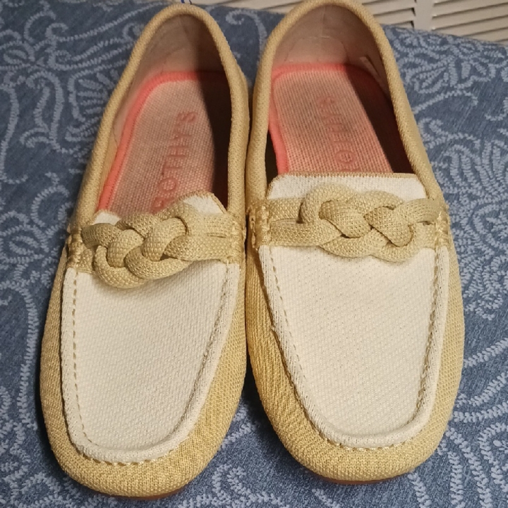 Rothy's Cream and Tan Loafers Size 9